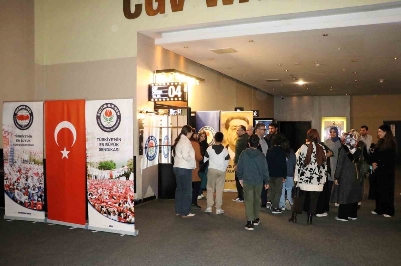 EĞİTİM-BİR-SEN ADANA ŞUBESİ TARAFINDAN DÜZENLENEN SİNEMA ETKİNLİĞİNDE, FİLİSTİN’DE YAŞANAN...