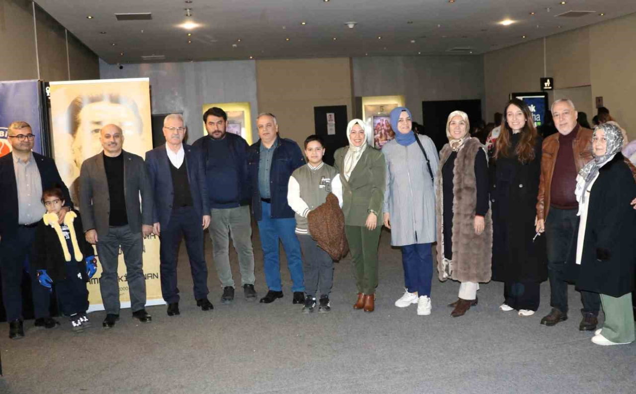 EĞİTİM-BİR-SEN ADANA ŞUBESİ TARAFINDAN DÜZENLENEN SİNEMA ETKİNLİĞİNDE, FİLİSTİN’DE YAŞANAN...