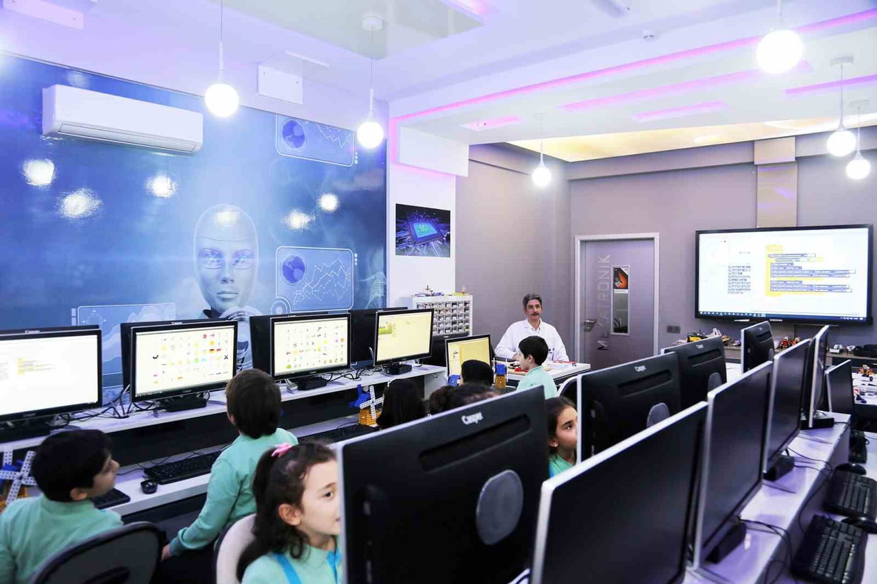 EĞİTİMDE 30’UNCU YILINI KUTLAYAN İHLAS KOLEJİ, DİJİTAL DÖNÜŞÜM STRATEJİLERİ KAPSAMINDA "YAPAY ZEKÂ...