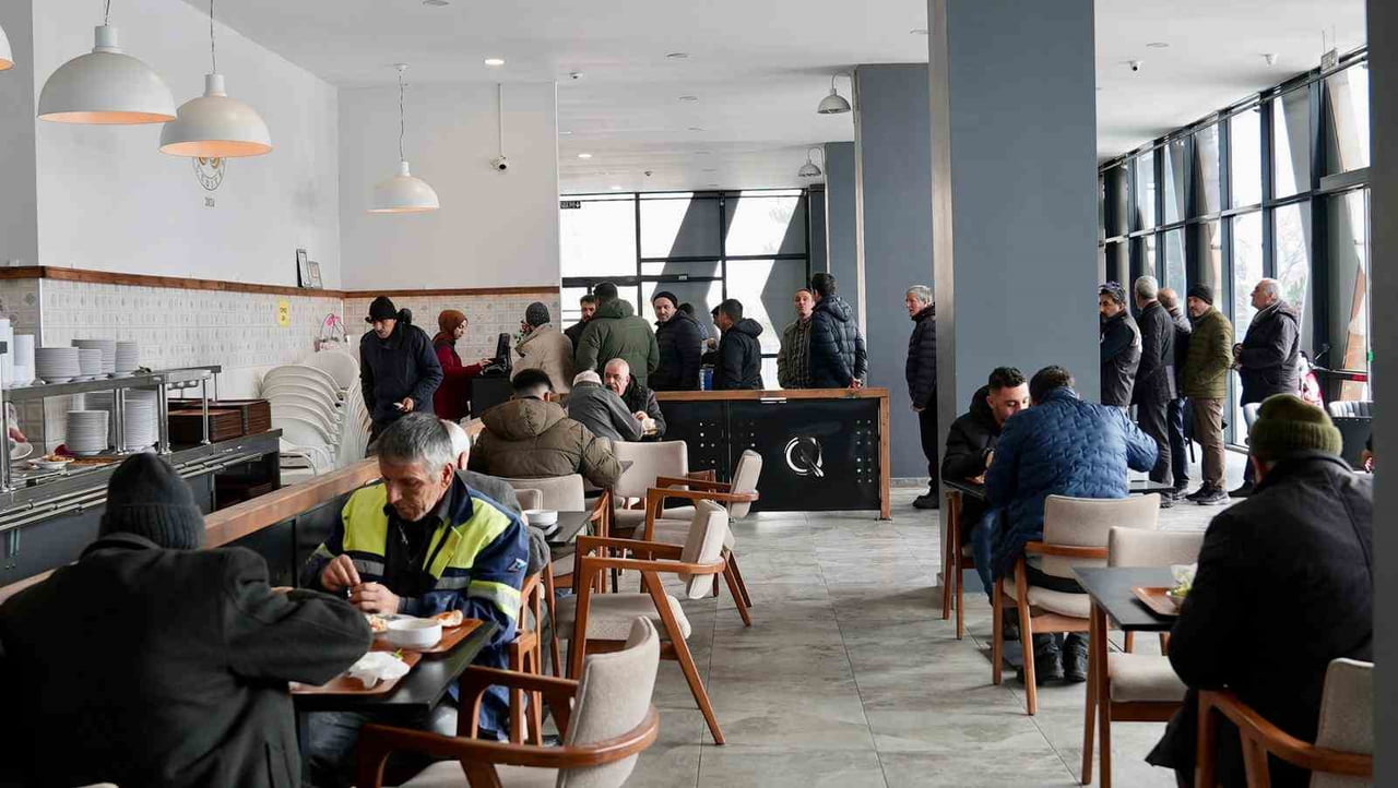 ELAZIĞ'DA HİZMETE GİREN ŞEHİR LOKANTASI, EKONOMİK FİYATLARI VE KALİTELİ HİZMETİYLE VATANDAŞLARIN...