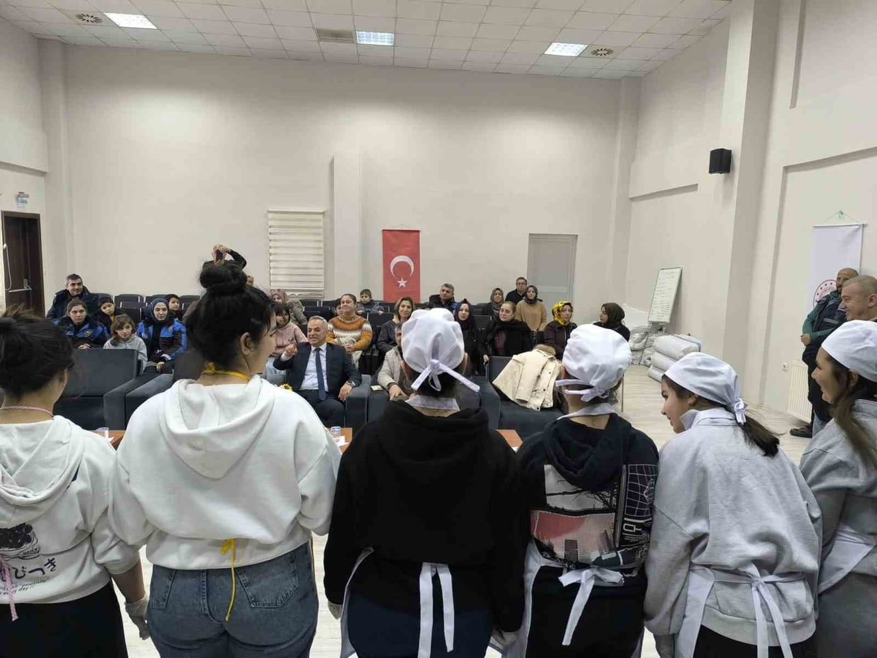 ELAZIĞ'DA KIZ ÇOCUKLARINA YÖNELİK YEMEK YARIŞMASI