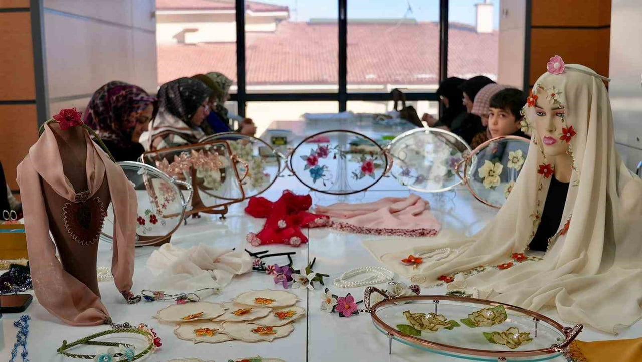 ELAZIĞ BELEDİYESİ VE TÜBİTAK İŞ BİRLİĞİ İLE KADINLARA YÖNELİK "KADIN EL EMEĞİ VE KÜLTÜREL MİRAS"...