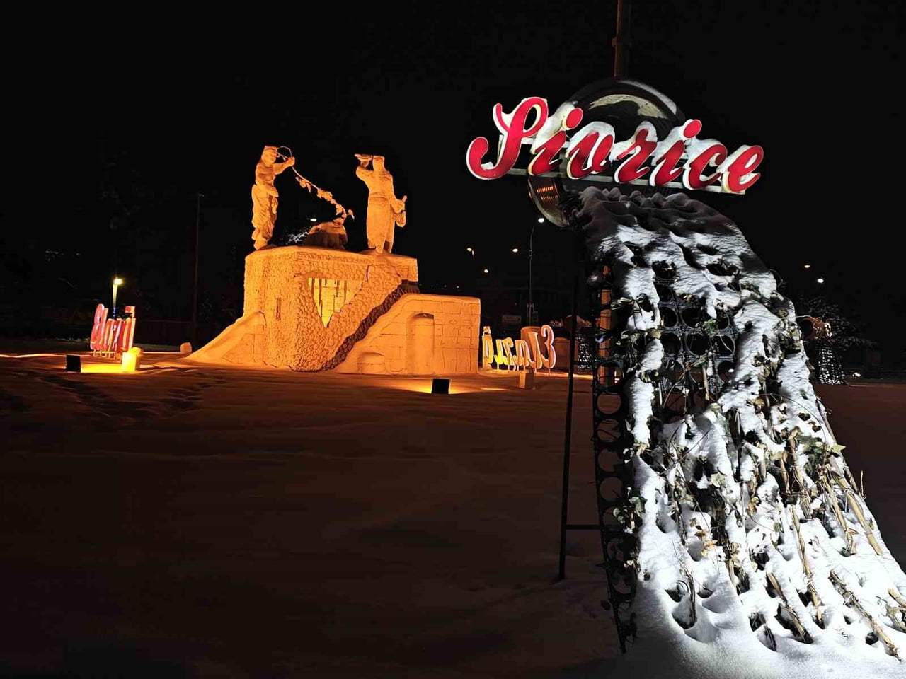 ELAZIĞ’DA ÇAYDA ÇIRA KAVŞAĞI KARLA BİRLİKTE GÖRSEL ŞÖLENE DÖNÜŞTÜ