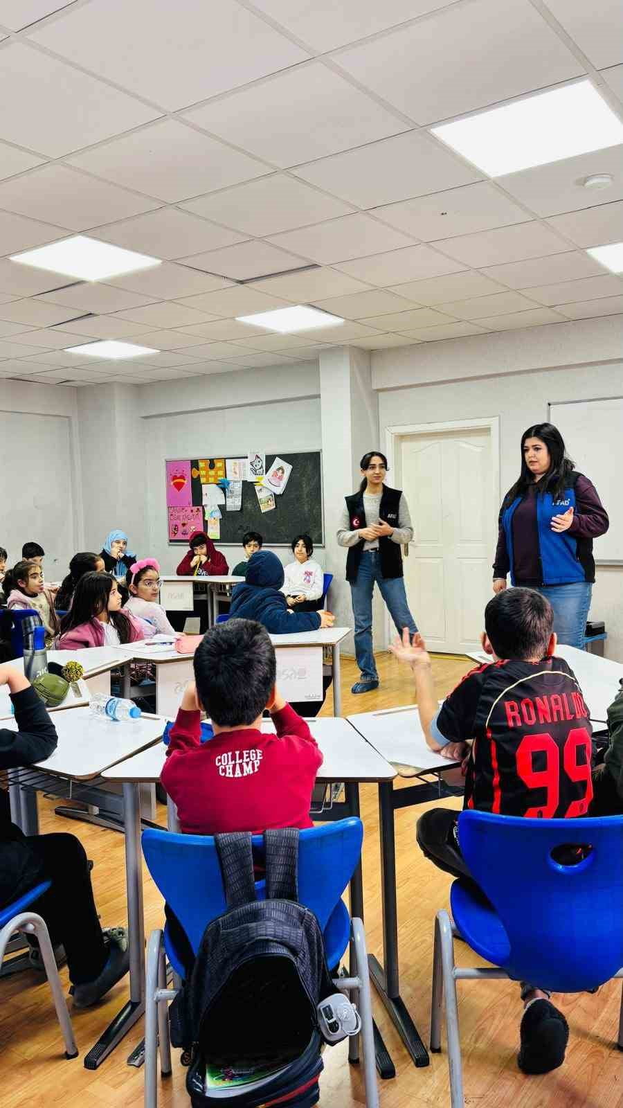 ELAZIĞ’DA ÇOCUK KULÜBÜ ÖĞRENCİLERİNE AFET FARKINDALIK EĞİTİMİ