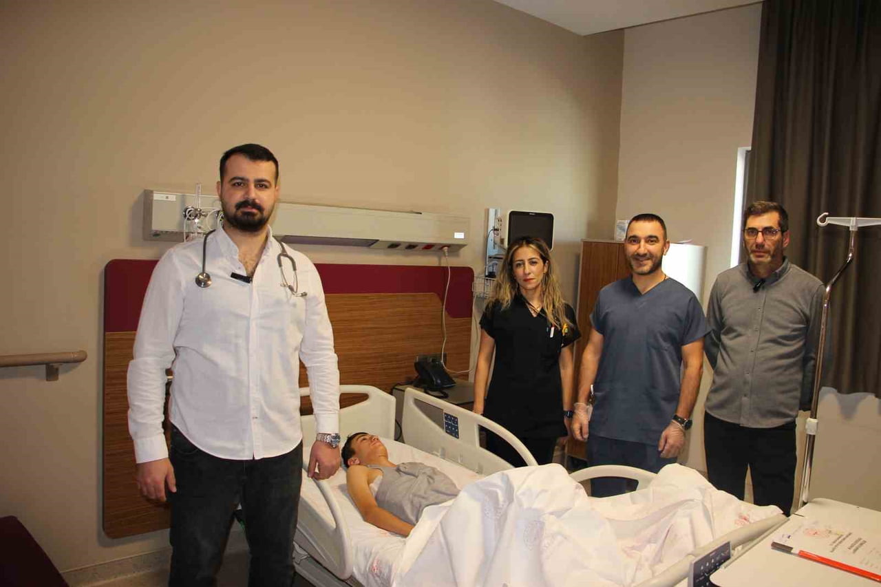 ELAZIĞ’DA GÖĞÜS KAFESİNDE İLERİ DERECEDE KUNDURACI GÖĞSÜ DEFORMİTESİ BULUNAN HASTA ELAZIĞ FETHİ...