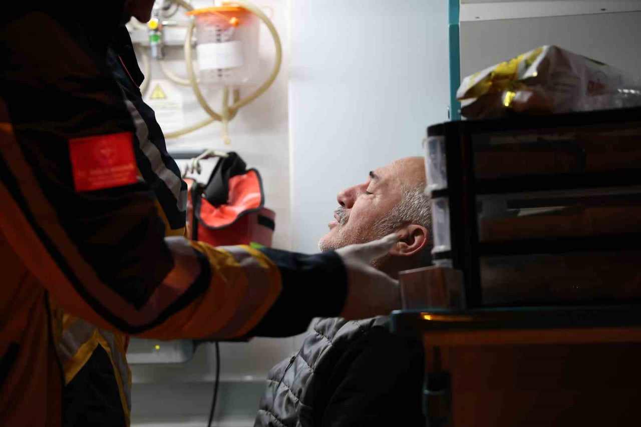 ELAZIĞ’DA KOMBİ BACASININ YERİNDEN ÇIKMASI SONUCU, AYNI EVDEKİ 4’Ü ÇOCUK 8 KİŞİ ZEHİRLENDİ. EVDEN...