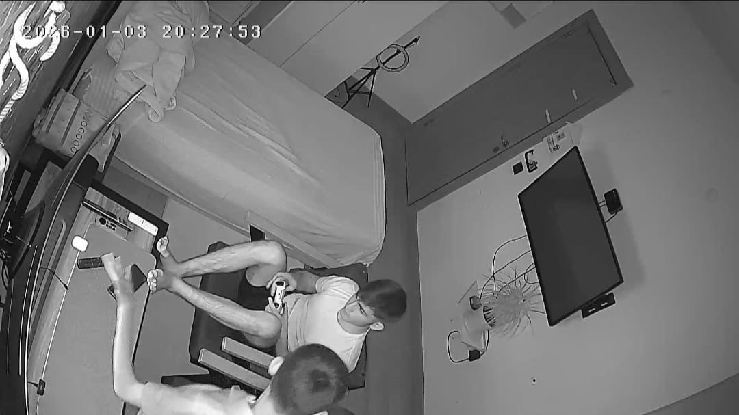 ELAZIĞ’IN BASKİL İLÇESİNDEKİ 4.7 BÜYÜKLÜĞÜNDEKİ DEPREM ANI GÜVENLİK KAMERASINA YANSIDI. OYUN...