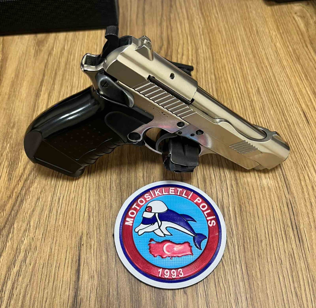 ELE GEÇİRİLEN RUHSATSIZ TABANCA