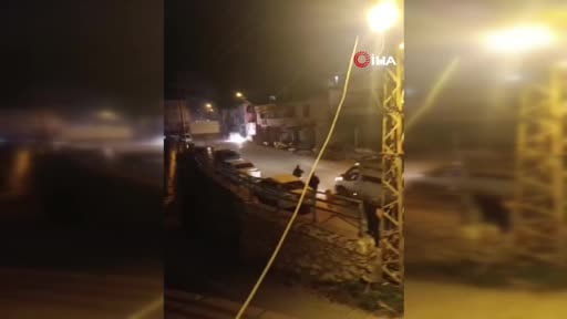 Elektrik kablolarının havai fişek gibi patladığı anlar kamerada: Vatandaşı tedirgin etti