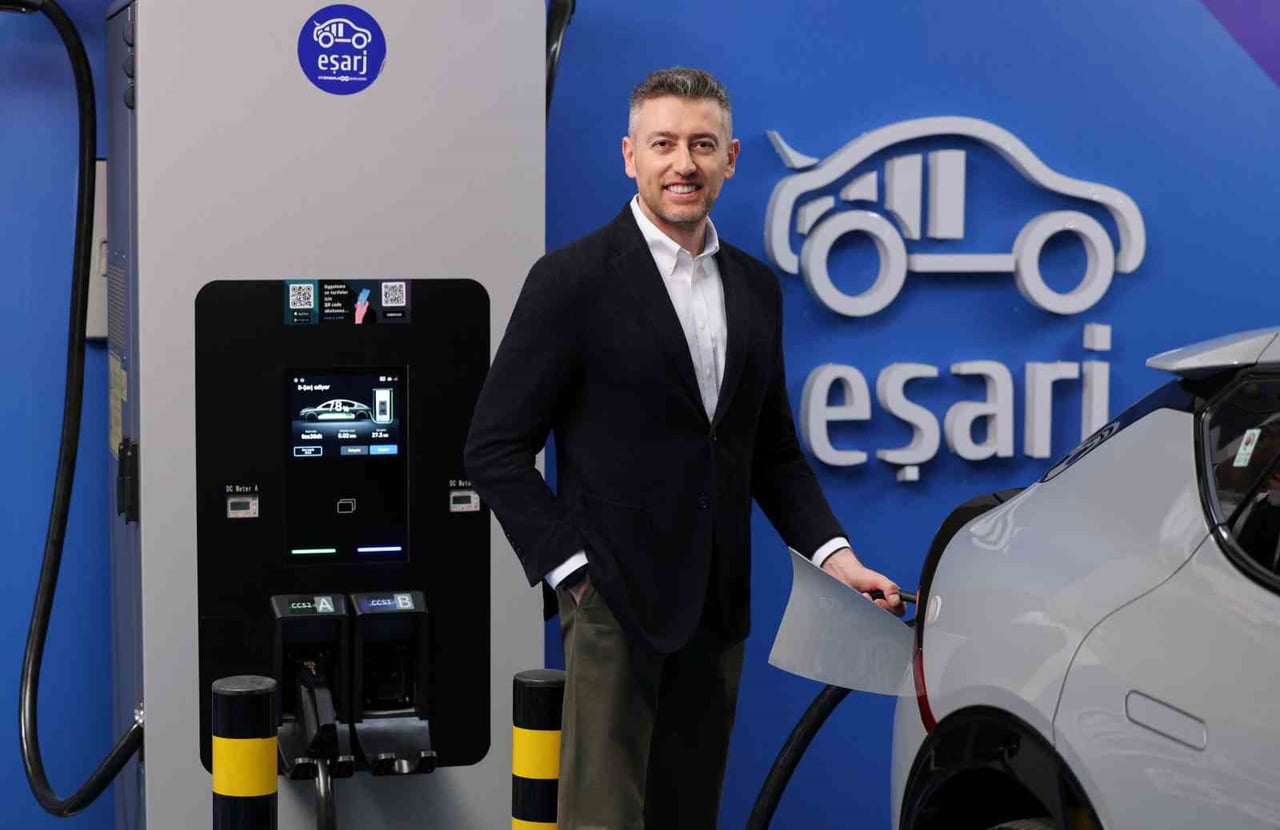 ELEKTRİKLİ ARAÇ PAZARININ HIZLA BÜYÜMESİYLE BİRLİKTE, ŞARJ ALTYAPISI DA İKİNCİ FAZINA GİRİYOR....