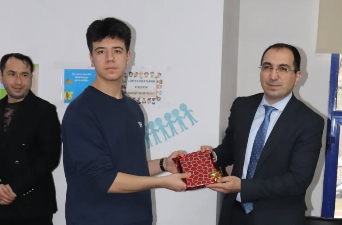 EN ÇOK KİTAP OKUYANLAR ÖDÜLLENDİRİLDİ