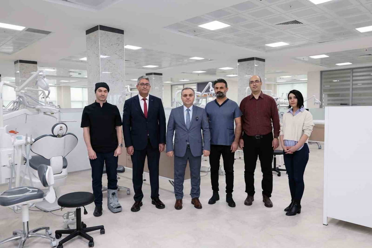 ERCİYES ÜNİVERSİTESİ (ERÜ) REKTÖRÜ PROF. DR. FATİH ALTUN, ERÜ DİŞ HEKİMLİĞİ FAKÜLTESİ’NE YENİ...