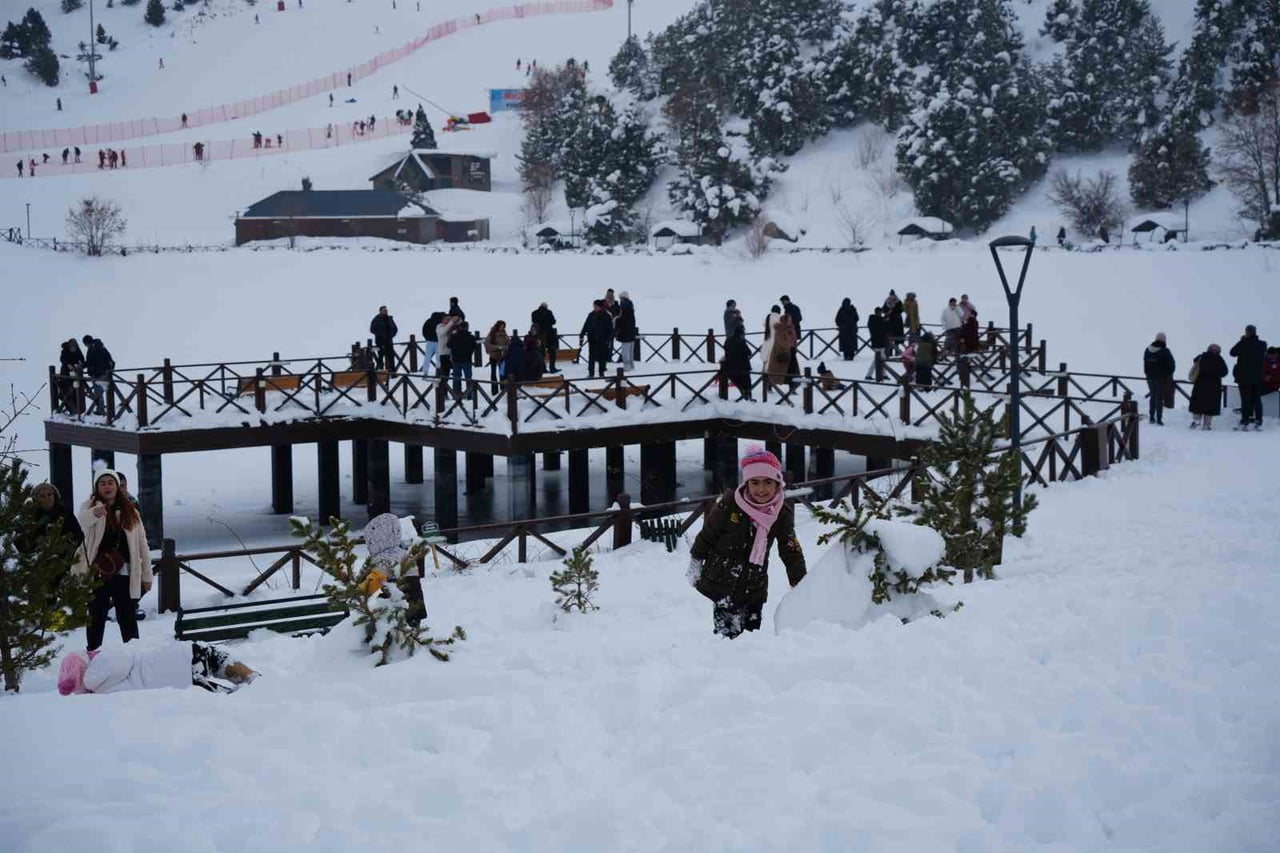 ERGAN’DA KAYAK VE KIZAK KEYFİ