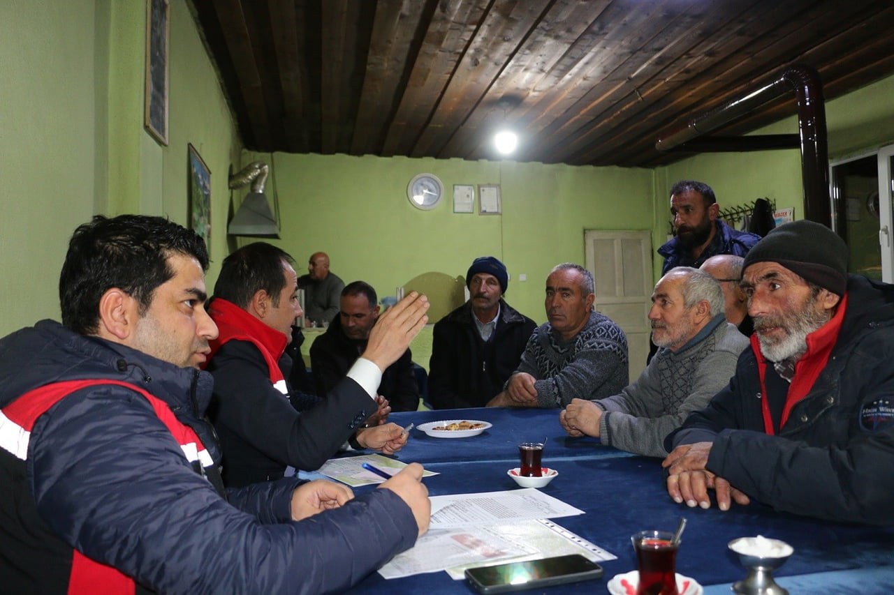 ERZİNCAN’DA TARIMDA YENİ DÖNEM: KÖYLERDE GECE TOPLANTILARI BAŞLADI