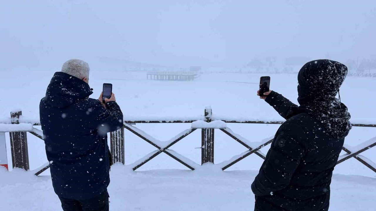 ERZİNCAN’DAKİ ERGAN DAĞI KAYAK MERKEZİ’NDE LAPA LAPA YAĞAN KAR, KARTPOSTALLIK GÖRÜNTÜLER...