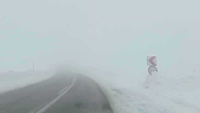 ERZURUM’DA ETKİLİ OLAN YOĞUN SİS ULAŞIMI OLUMSUZ YÖNDE ETKİLEMEYE DEVAM EDİYOR.