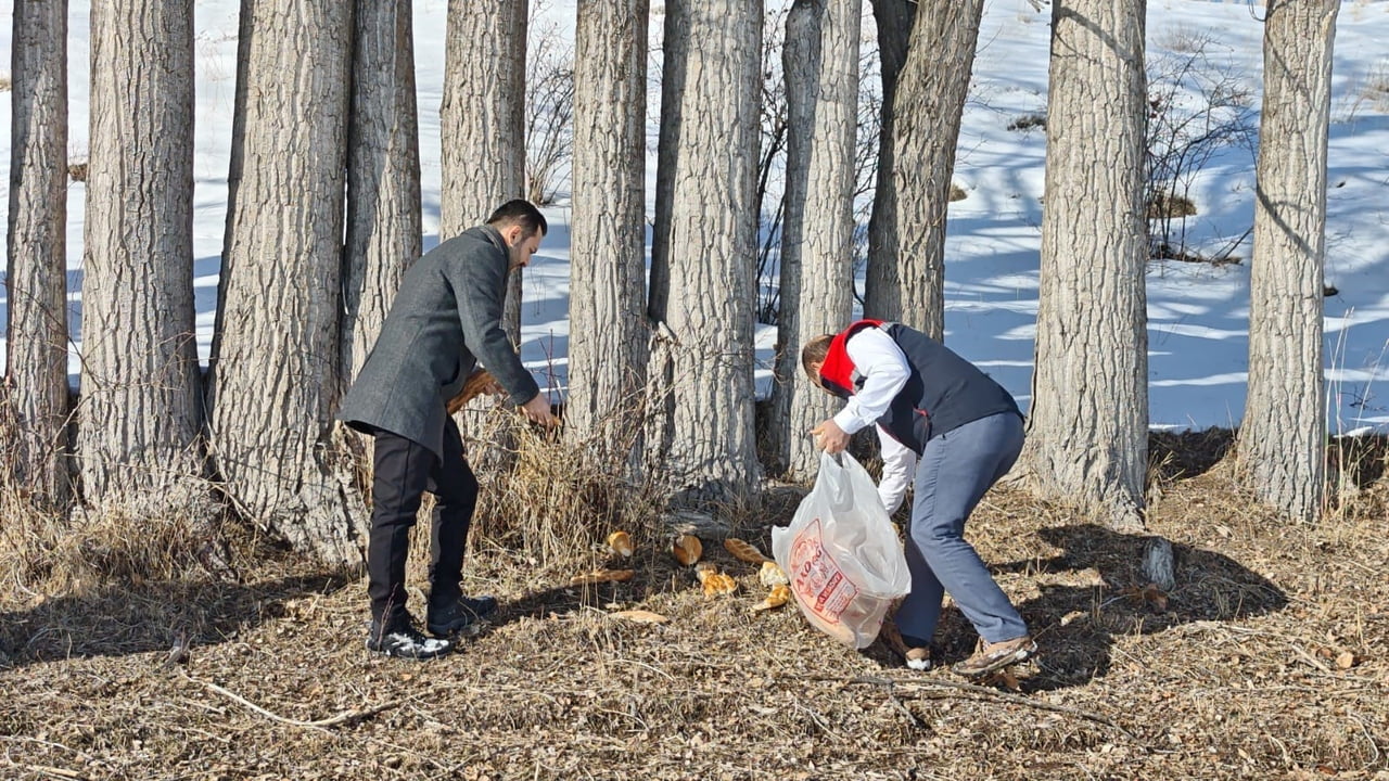 ERZURUM’UN AŞKALE İLÇESİNDE ETKİLİ OLAN DONDURUCU SOĞUKLAR VE AĞIR KIŞ ŞARTLARI, YABAN...