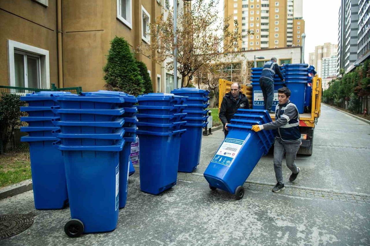 ESENYURT BELEDİYE BAŞKAN VEKİLİ CAN AKSOY’UN ÖNCÜLÜĞÜNDE YÜRÜTÜLEN GERİ DÖNÜŞÜM ÇALIŞMALARI...