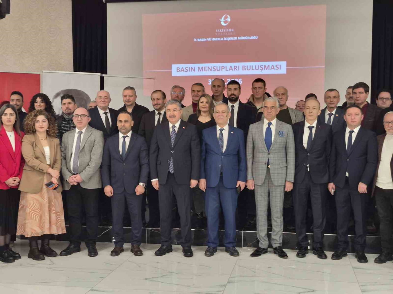 ESKİŞEHİR'DE BASIN MENSUPLARI İLE BULUŞAN VALİ DR. ERDİNÇ YILMAZ, "SİZLERE KAPIM DA TELEFONUM DA...