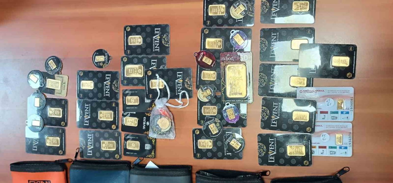 ESKİŞEHİR'DE DIŞARIDA BULUNAN 237 GRAM ALTIN, POLİS EKİPLERİNCE SAHİBİNE TESLİM EDİLDİ.