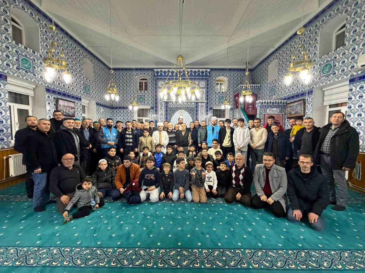 ESKİŞEHİR'DE DÜZENLENEN 'AİLECE CAMİDE BULUŞURUZ' İSİMLİ ETKİNLİK VATANDAŞLARIN YOĞUN KATILIMIYLA...