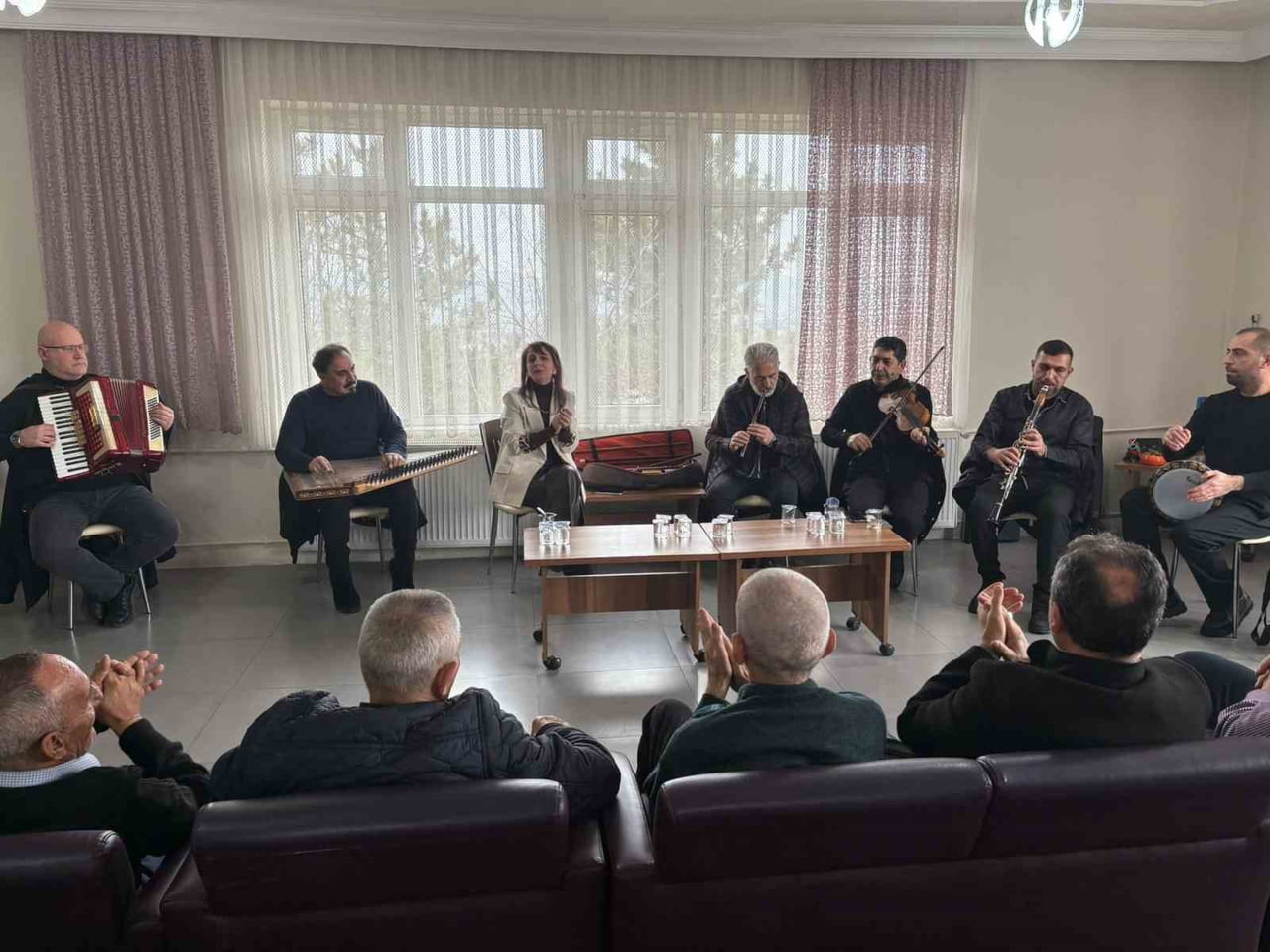 ESKİŞEHİR'DE HUZUREVİNDEKİ YAŞLILAR, GERÇEKLEŞTİRİLEN KONSER İLE KEYİFLİ VAKİT...