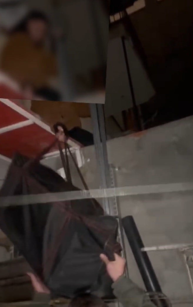 ESKİŞEHİR'DE POLİS EKİPLERİNCE YASADIŞI KUMAR OYNATILAN BİR MEKÂNA KAPISI ORTADAN İKİYE BÖLÜNEREK...