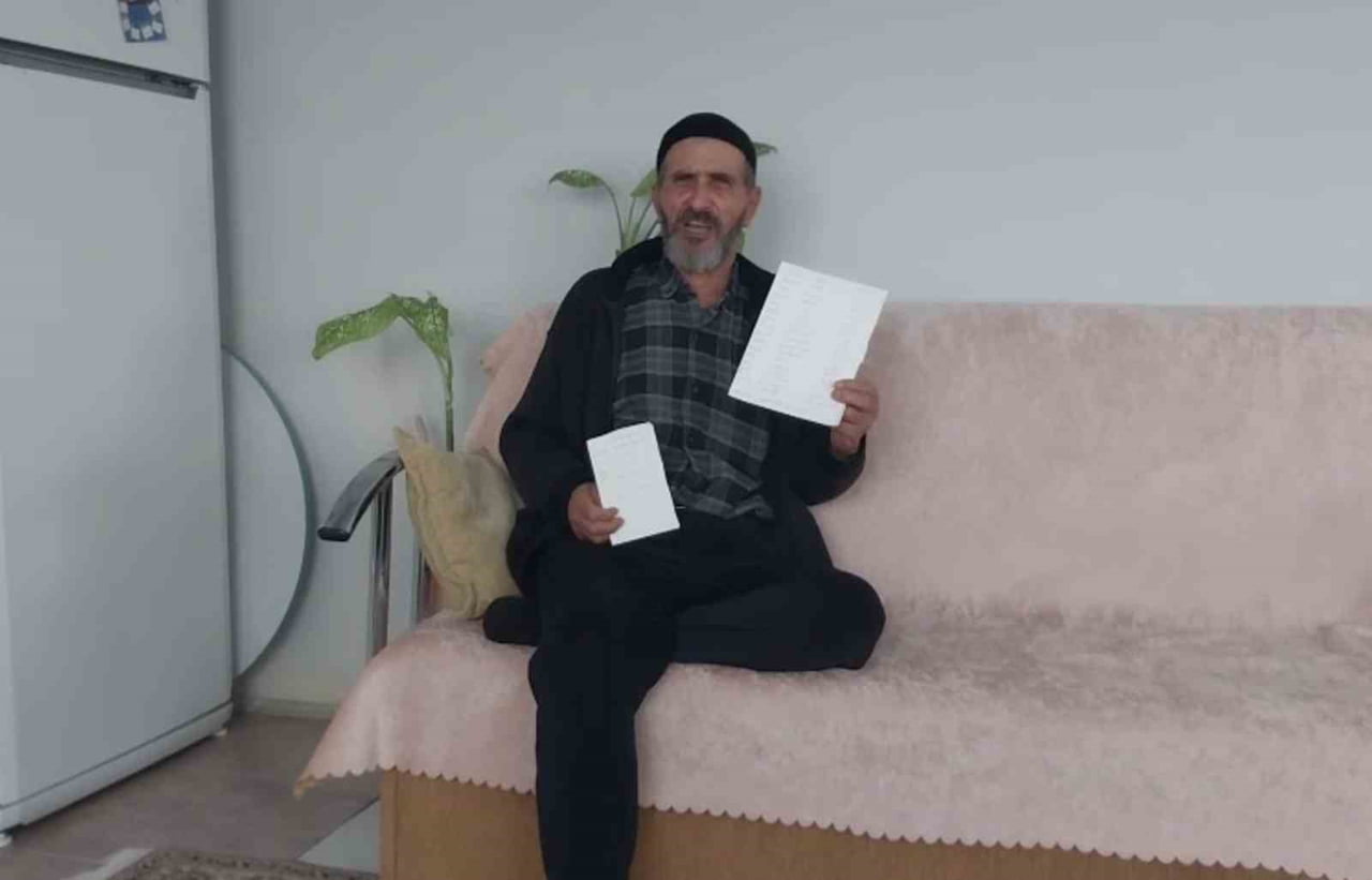 ESKİŞEHİR'DE TORUNLARINI TEŞVİK ETMEK İSTEYEN 66 YAŞINDAKİ MUSTAFA DEDENİN KENDİSİNİ ÖĞRENCİ...