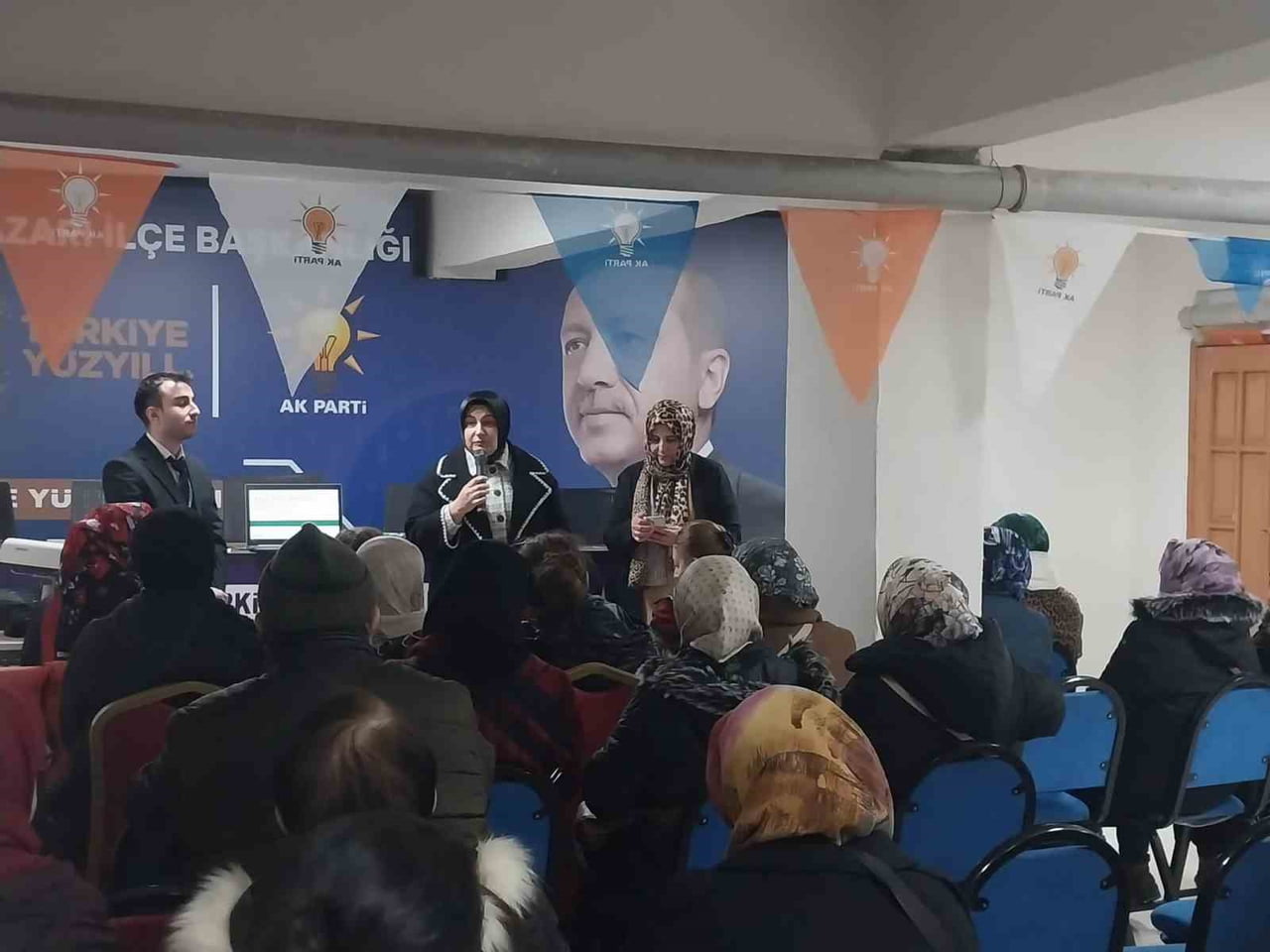 ESKİŞEHİR'İN EMEK MAHALLESİ'NDE 'BAĞIMLILIKTAN KURTULMA VE SAĞLIKLI YAŞAM' KONULU KONFERANS...