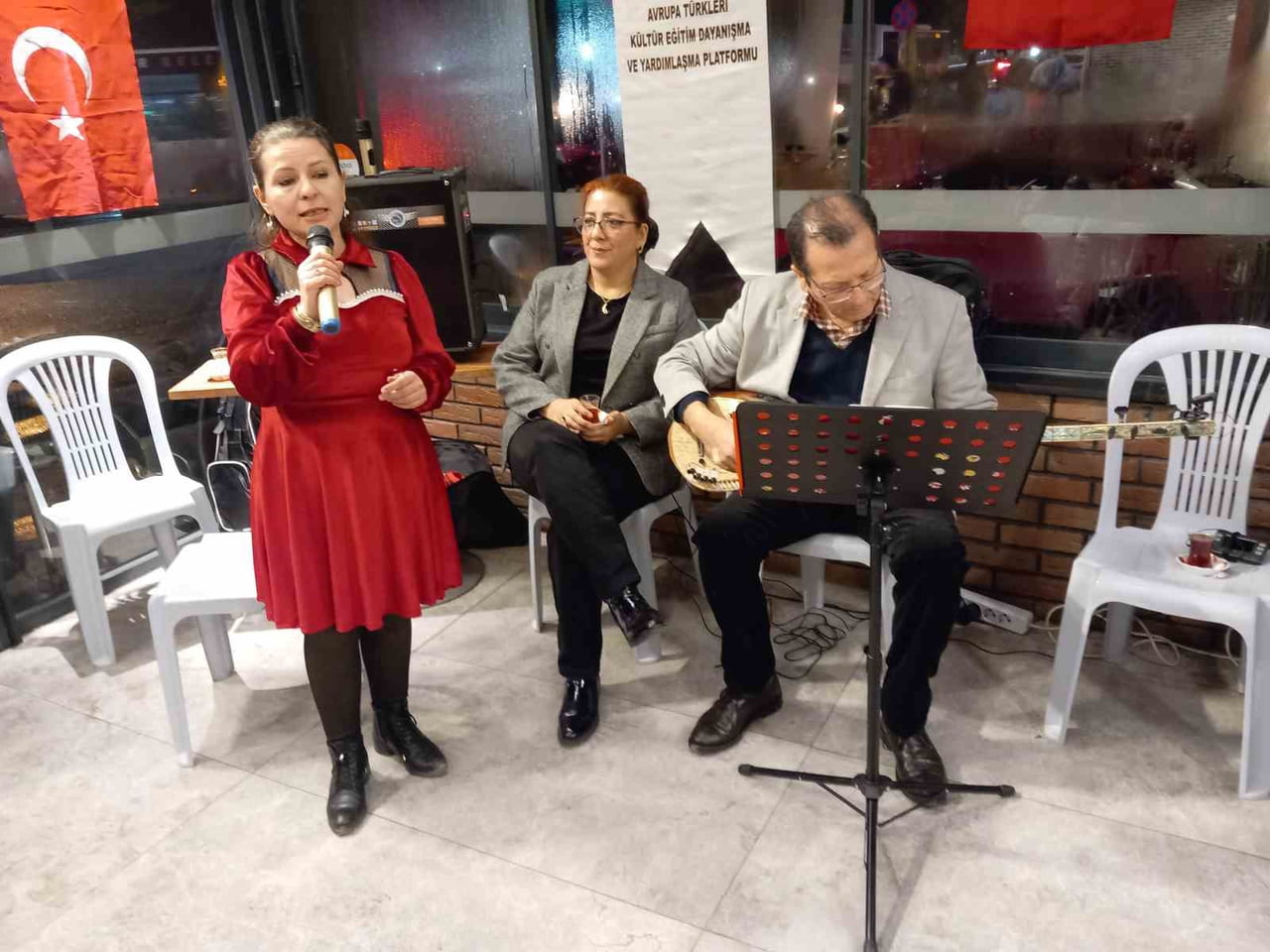 ESKİŞEHİR’DE TÜRK HALK MÜZİĞİ KONSERİNDE EMİRDAĞ VE ESKİŞEHİR TÜRKÜLERİ...