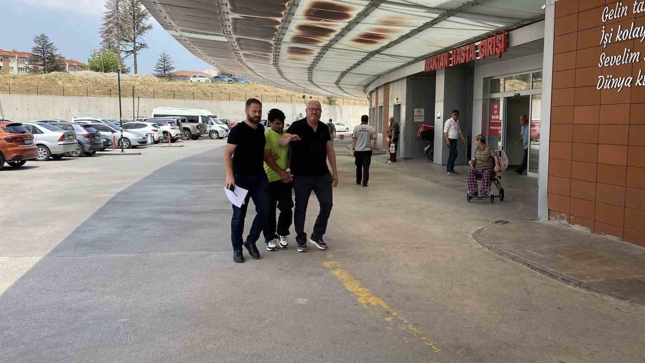 ESKİŞEHİR’DE YABANCI UYRUKLU ESKİ SEVGİLİSİ 4 ÇOCUK ANNESİ KADINI BOĞAZINI KESEREK ÖLDÜRMESİYLE...