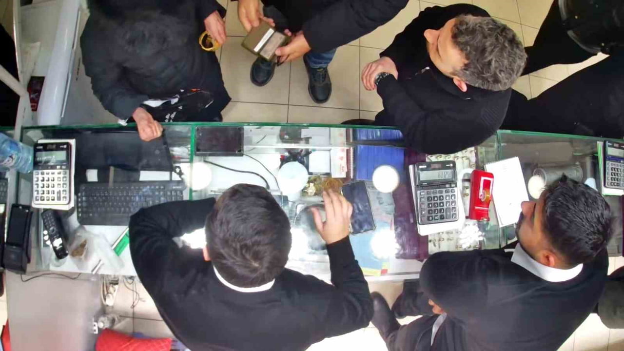 ESKİŞEHİR İL EMNİYET MÜDÜRLÜĞÜ ASAYİŞ ŞUBE MÜDÜRLÜĞÜ EKİPLERİ, N.Y. İSİMLİ VATANDAŞIN KENDİSİNİ...