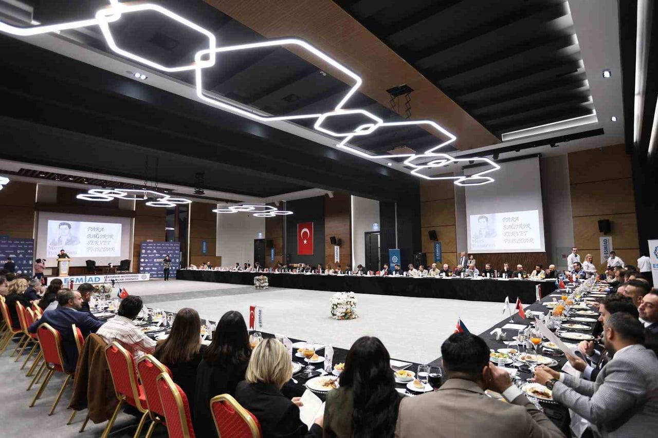 ESKİŞEHİR MÜTEŞEBBİS İŞ İNSANLARI DERNEĞİ'NİN (ESMİAD) DÜZENLEDİĞİ AYLIK BULUŞMA PROGRAMINDA İŞ...