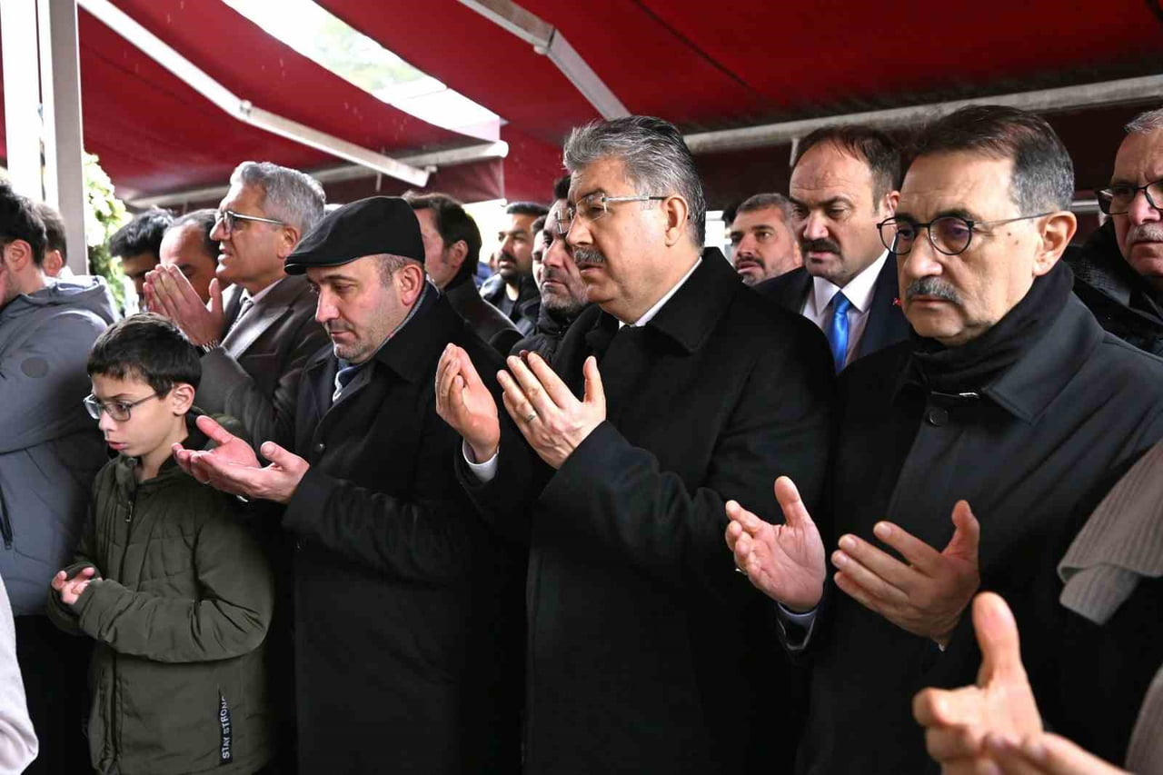 ESKİŞEHİR VALİSİ DR. ERDİNÇ YILMAZ, AK PARTİ İL BAŞKANI GÜRHAN ALBAYRAK’IN VEFAT EDEN KAYINPEDERİ...