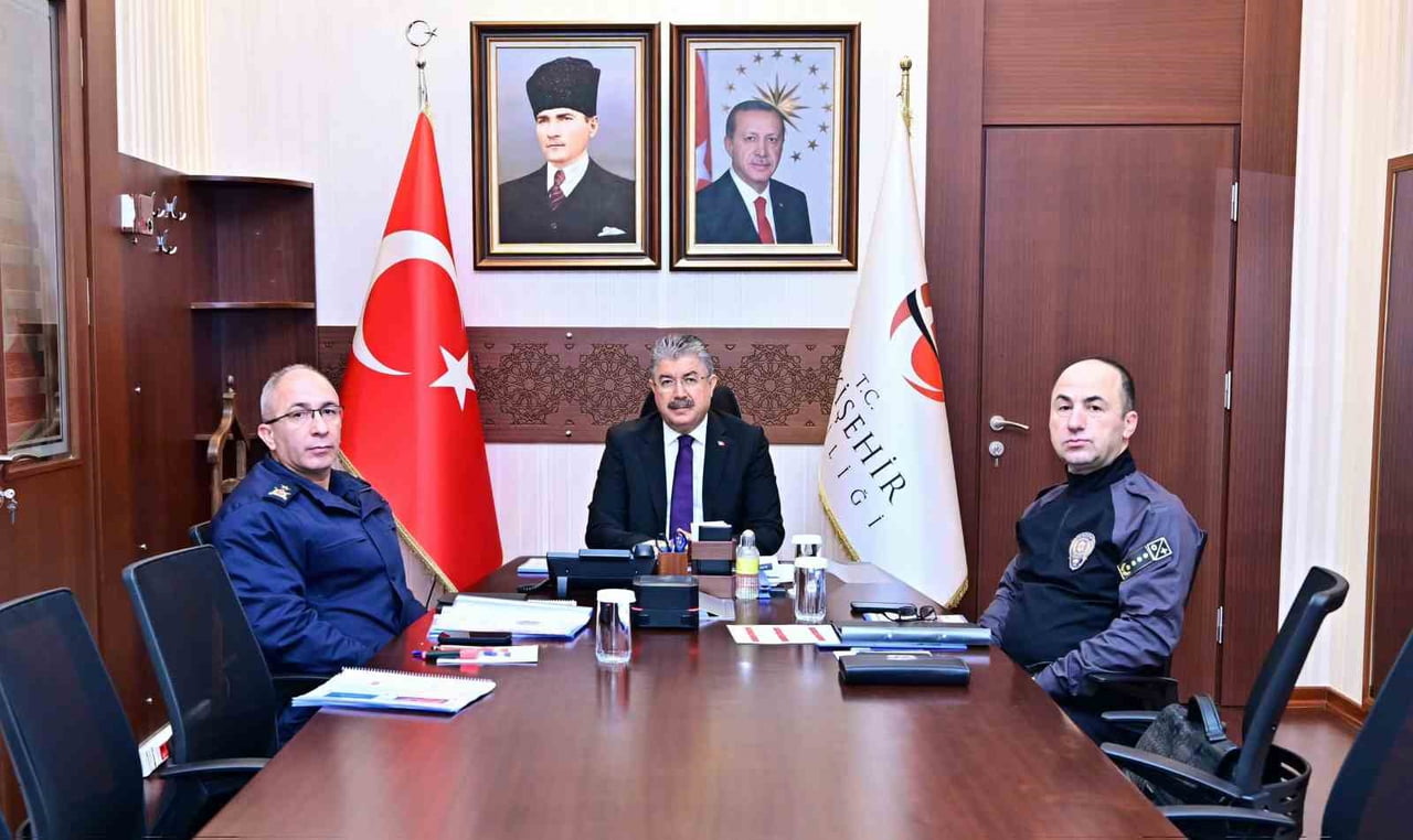 ESKİŞEHİR VALİSİ DR. ERDİNÇ YILMAZ, İÇİŞLERİ BAKANI ALİ YERLİKAYA BAŞKANLIĞINDA GERÇEKLEŞTİRİLEN...