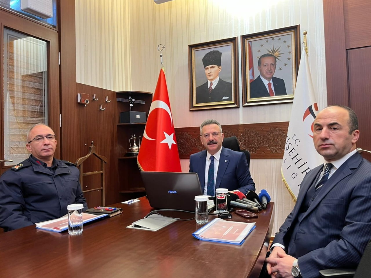 ESKİŞEHİR VALİSİ HÜSEYİN AKSOY BAŞKANLIĞINDA, ESKİŞEHİR VALİLİĞİ’NDE DÜZENLENEN 2026 YILININ İLK...