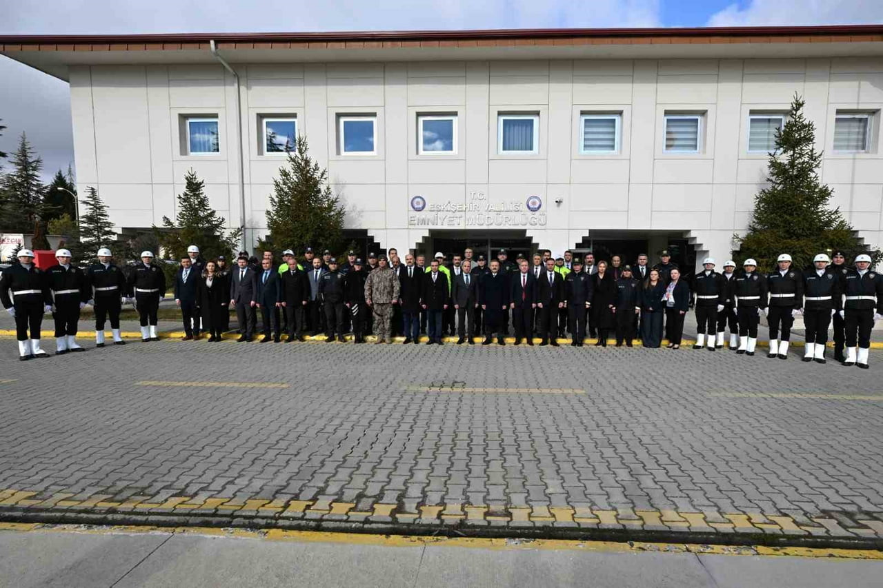 ESKİŞEHİR VALİSİ HÜSEYİN AKSOY, ESKİŞEHİR EMNİYET MÜDÜRLÜĞÜNÜ ZİYARET EDEREK İL EMNİYET MÜDÜRÜ...