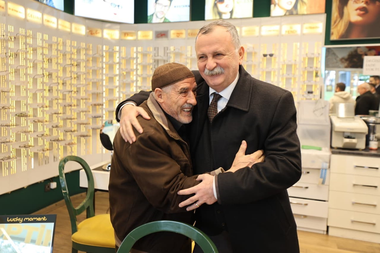 ESNAF ZİYARETLERİNE ARA VERMEDEN DEVAM EDEN YUNUSEMRE BELEDİYE BAŞKANI SEMİH BALABAN, 75. YIL...