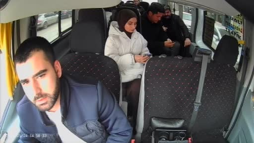 Fenalaşan yolcu için direksiyonu hastaneye kırdı