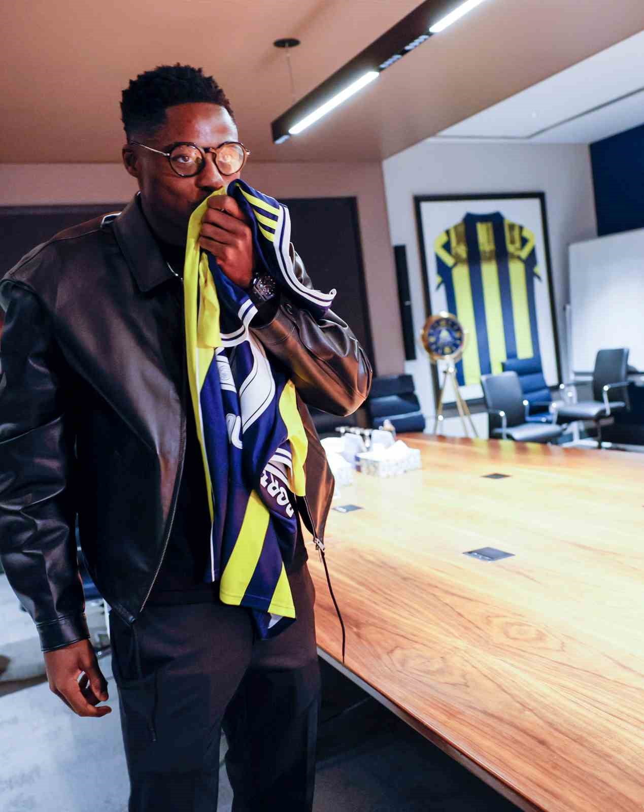 FENERBAHÇE, 25 YAŞINDAKİ KANAT OYUNCUSU ANTHONY MUSABA’YI KADROSUNA KATTI. HOLLANDALI OYUNCU...