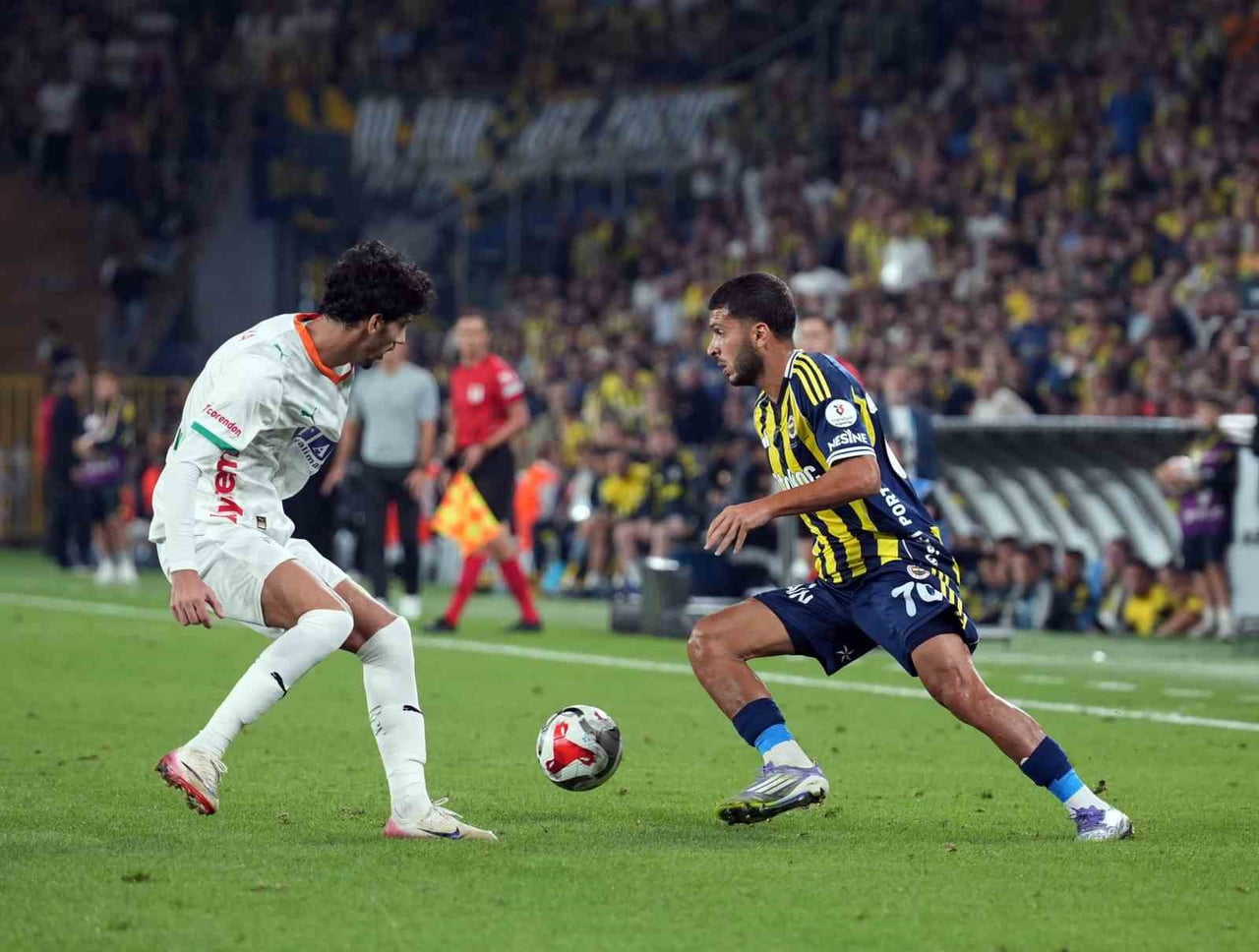 FENERBAHÇE, TRENDYOL SÜPER LİG'İN 18. HAFTASINDA YARIN CORENDON ALANYASPOR'A KONUK OLACAK