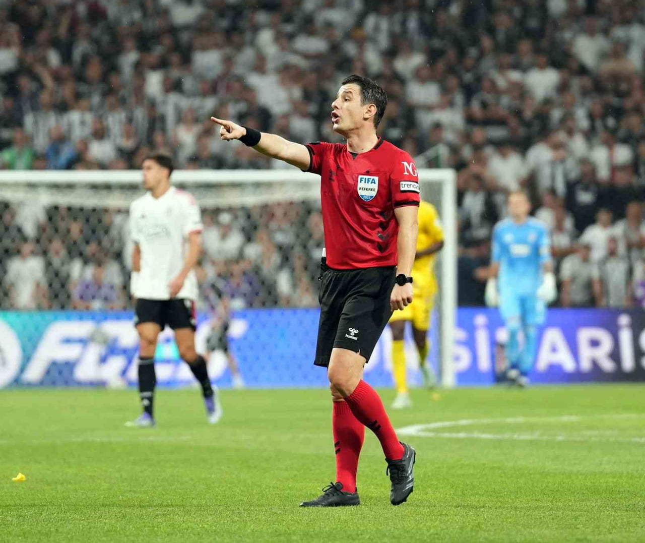 FIFA KOKARTLI HAKEM HALİL UMUT MELER, KARİYERİNDE 4. KEZ GALATASARAY-FENERBAHÇE DERBİSİNDE GÖREV...