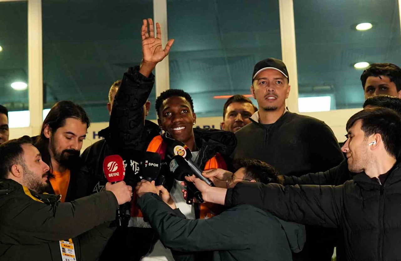 GALATASARAY'IN TRANSFERİ KONUSUNDA ANLAŞMA SAĞLADIĞI KOLOMBİYALI FUTBOLCU YASER ASPRİLLA...
