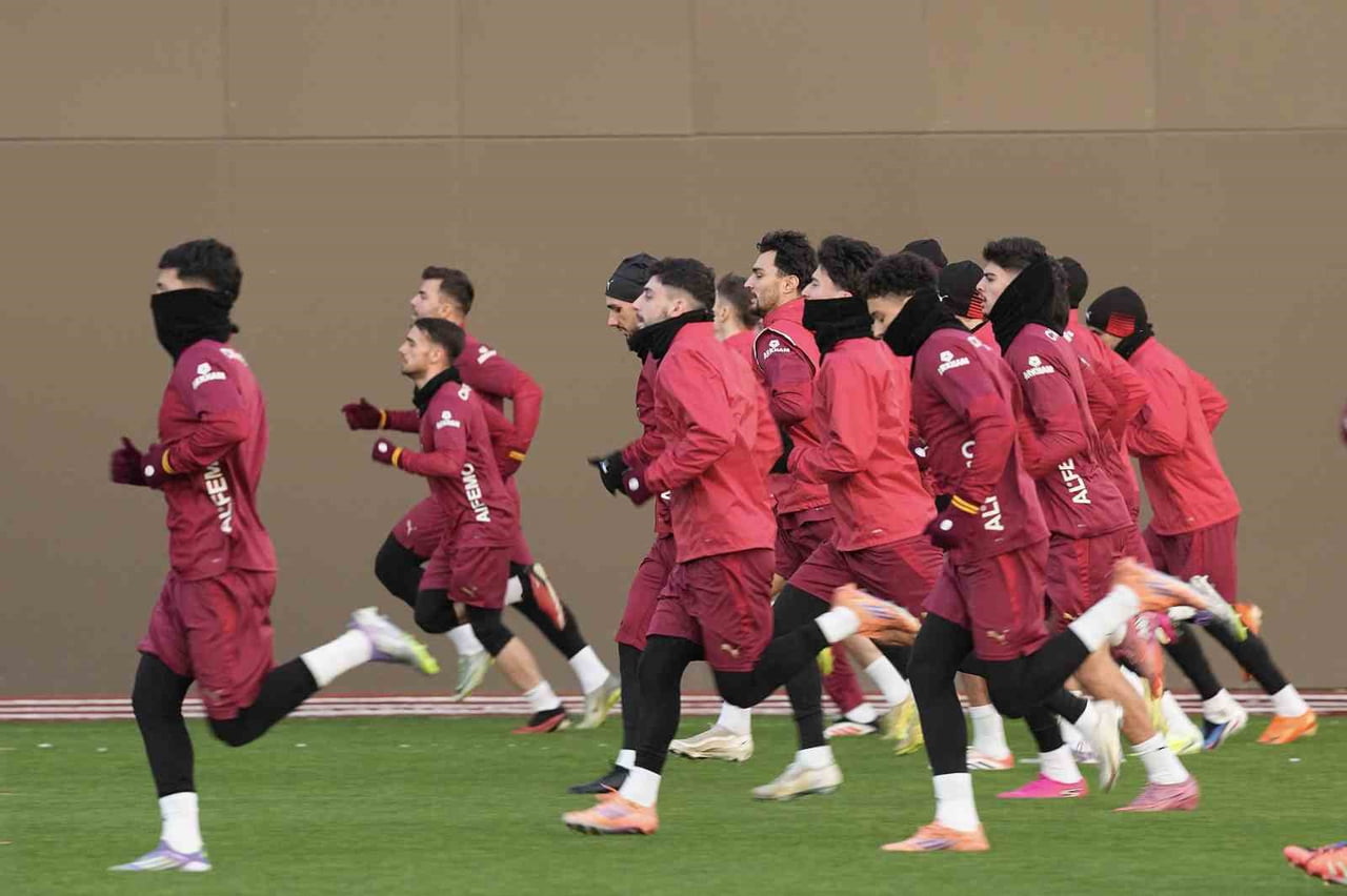 GALATASARAY, TURKCELL SÜPER KUPA YARI FİNALİNDE TRABZONSPOR İLE YAPACAĞI MAÇIN HAZIRLIKLARINI...