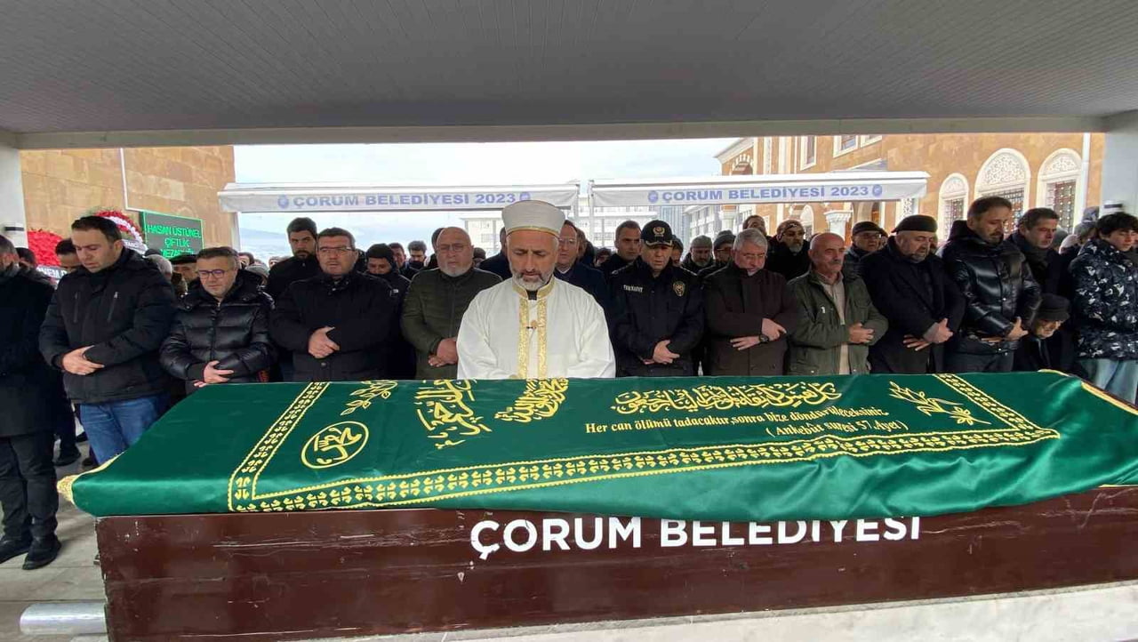 GAZETECİ CÜNEYT ÖZDEMİR’İN HAYATINI KAYBEDEN ANNESİ HAMİYET ÖZDEMİR, MEMLEKETİ ÇORUM’DA KILINAN...