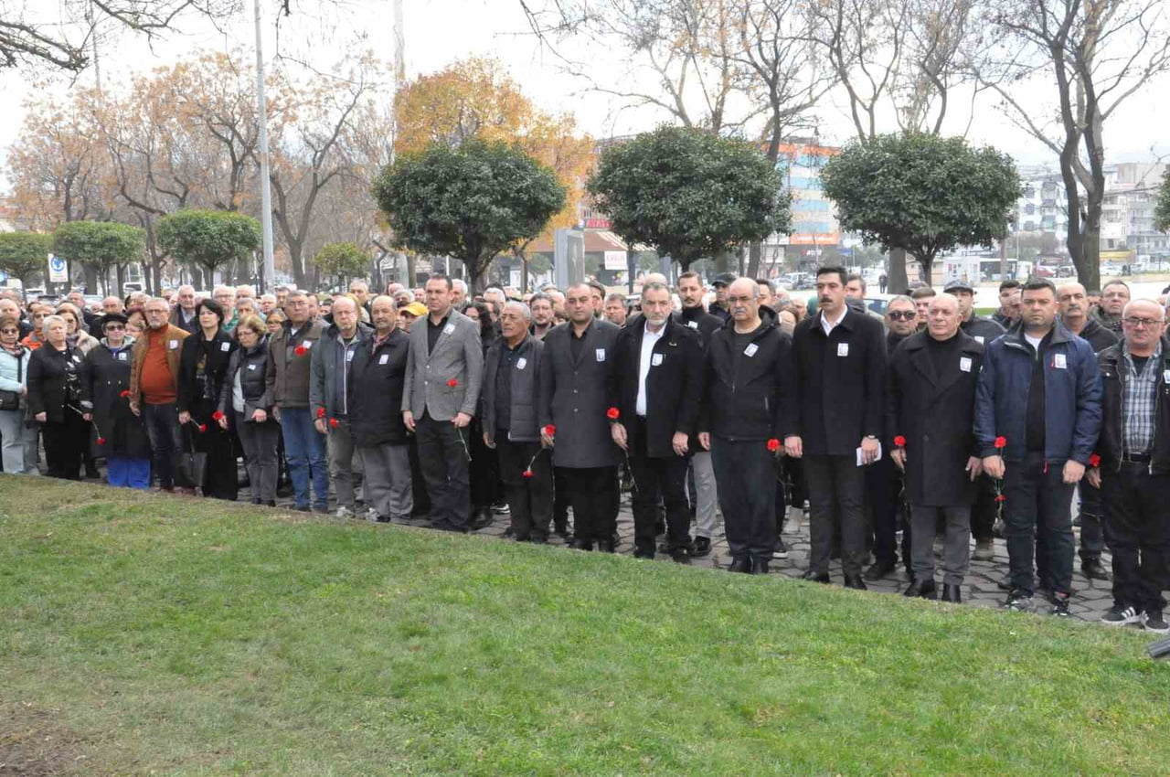 GAZETECİ VE YAZAR UĞUR MUMCU, ÖLÜMÜNÜN 33.YILINDA MANİSA’NIN SALİHLİ İLÇESİNDE KARANFİLLERLE...