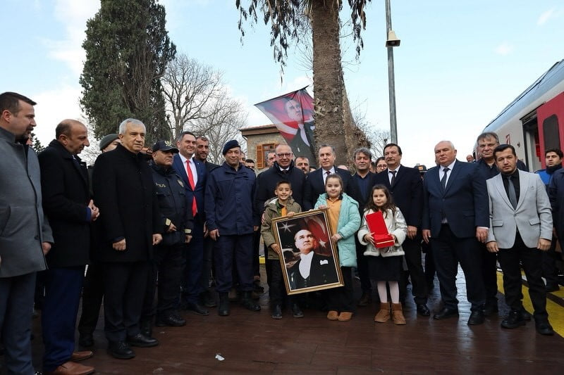 GAZİ MUSTAFA KEMAL ATATÜRK’ÜN TURGUTLU’YA GELİŞİNİN 103. YIL DÖNÜMÜ, İLÇEDE DÜZENLENEN TÖRENLE...