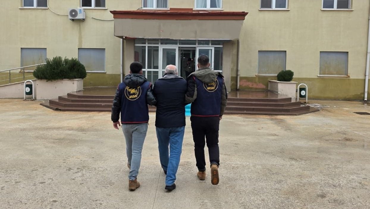 GAZİANTEP'TE ÇEŞİTLİ SUÇLARDAN HAKKINDA KESİNLEŞMİŞ 50 YIL HAPİS CEZASIYLA ARANAN ŞAHIS, JANDARMA...