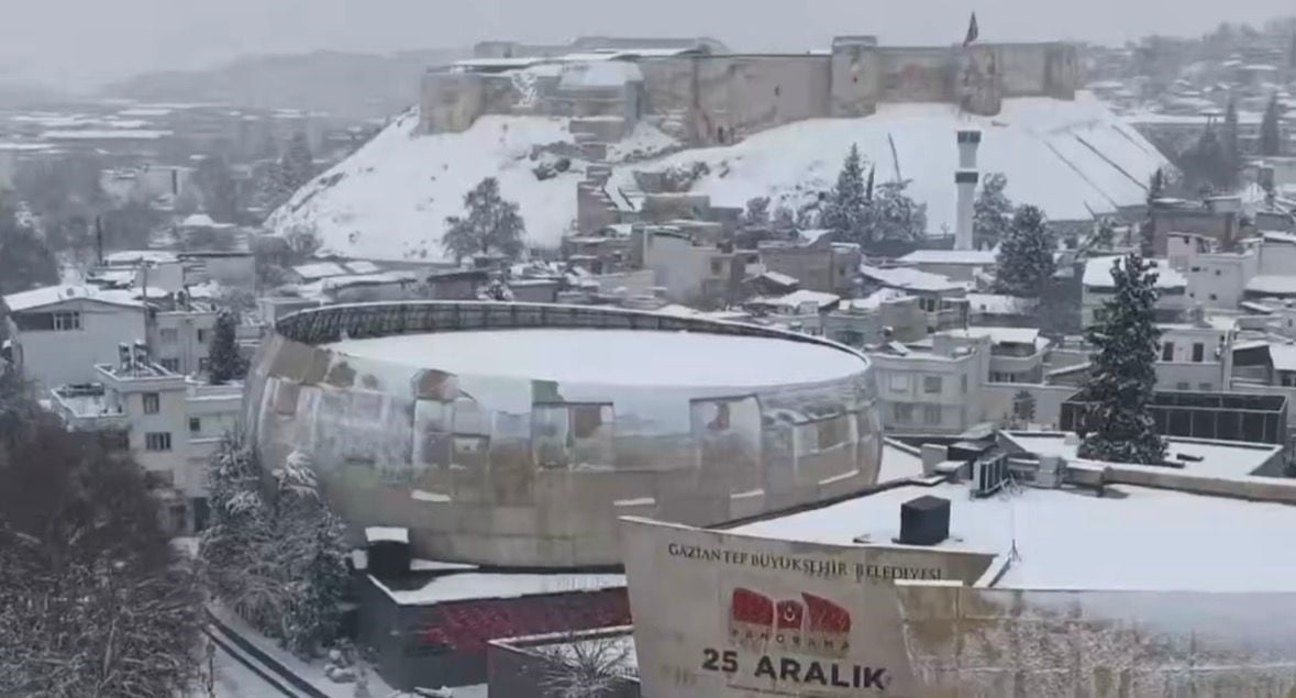GAZİANTEP'TE GEÇTİĞİMİZ GÜNLERDE ETKİLİ OLAN KAR YAĞIŞININ ARDINDAN KENTİN TARİHİ NOKTALARI VE...