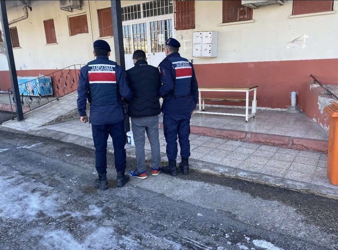 GAZİANTEP'TE HIRSIZLIK SUÇUNDAN KESİNLEŞMİŞ 13 YIL HAPİS CEZASIYLA ARANAN ŞAHIS, JANDARMA...
